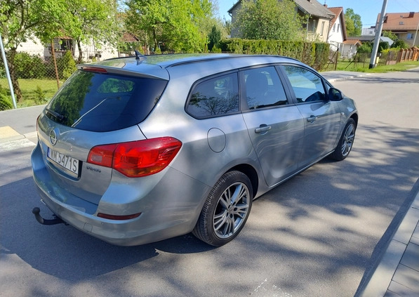 Opel Astra cena 29900 przebieg: 148000, rok produkcji 2011 z Halinów małe 154